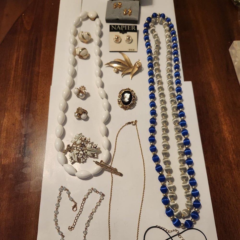 LOT of 17 Vintage Jewelry CORO NAPIER AVON Necklaces Cameo Brooches